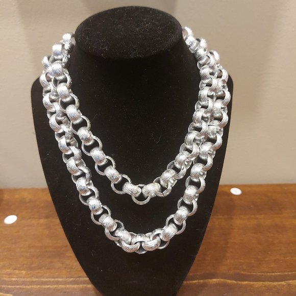 Vintage Chunky Link Silver Toned Infinity Necklace - Picture 1 of 6